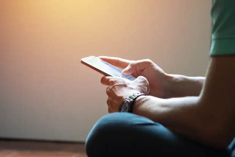 Telefon z AI Galaxy S25 Ultra w pracy - jak technologia AI poprawia produktywność?